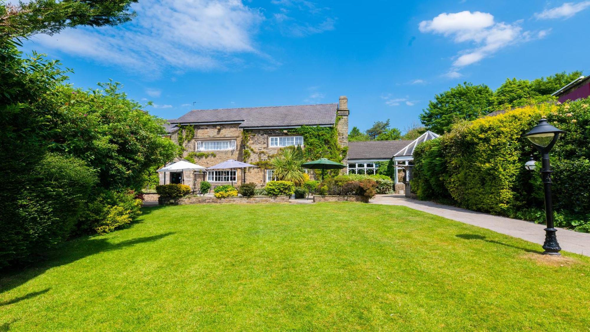 Best Western Plus Lancashire Manor Hotel Skelmersdale Bagian luar foto
