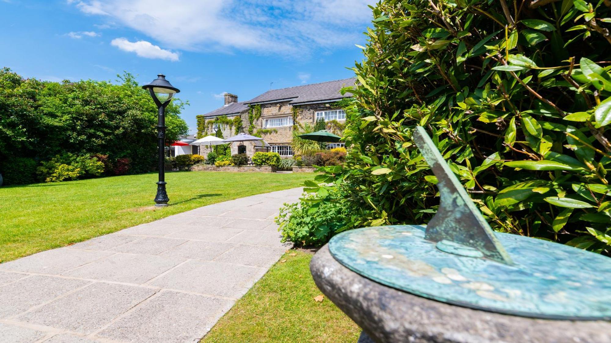 Best Western Plus Lancashire Manor Hotel Skelmersdale Bagian luar foto