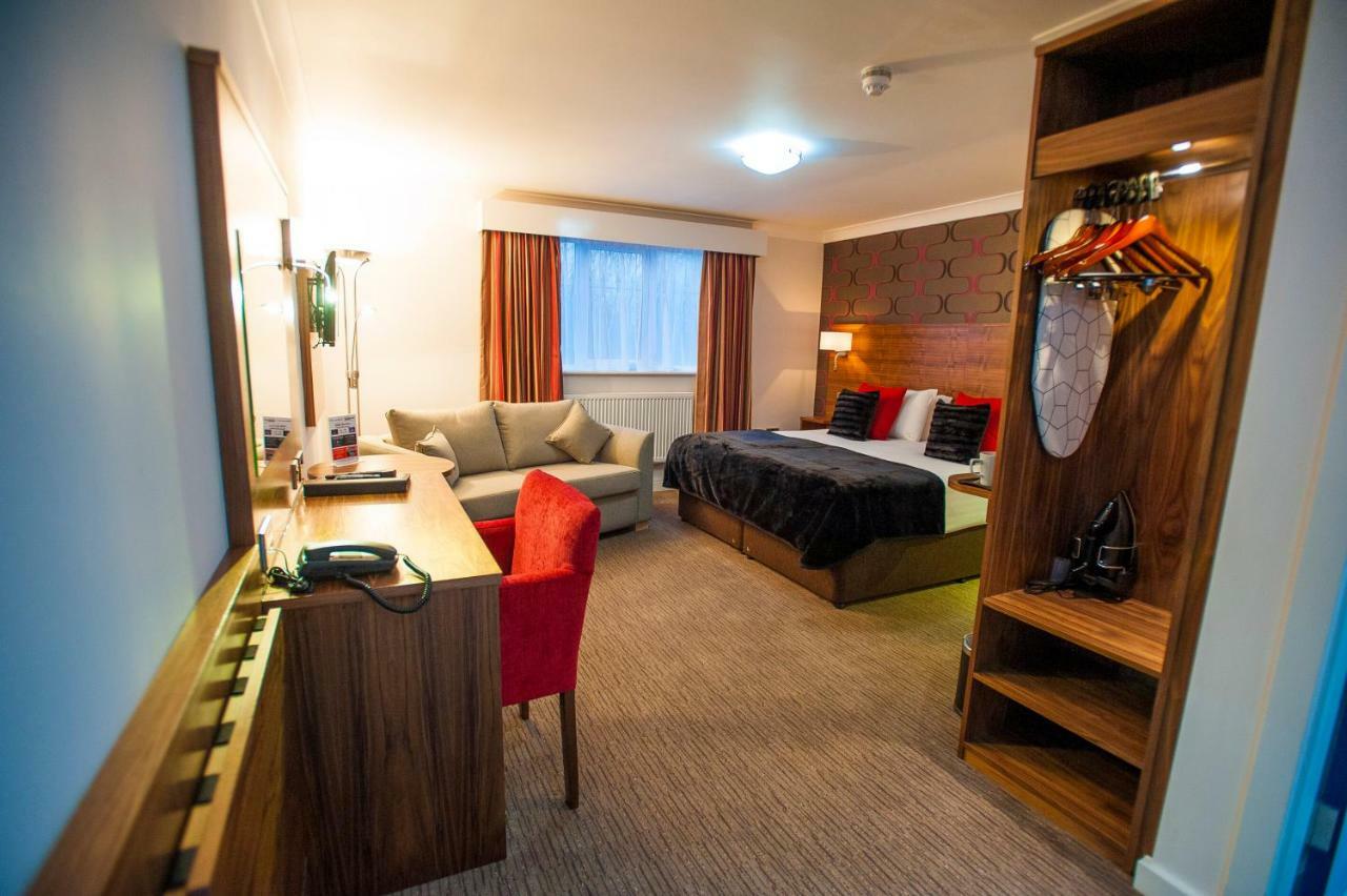 Best Western Plus Lancashire Manor Hotel Skelmersdale Bagian luar foto